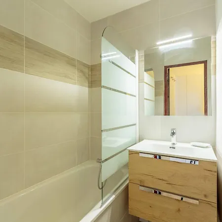 2 Pieces Renove, Acces Skis Aux Pieds, Proche Commerces Et Remontees, Balcon Sud-ouest - Fr-1-353-23 Apartment *