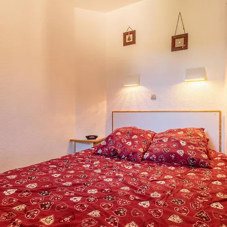 2 Pièces Rénové, Accès Skis Aux Pieds, Proche Commerces Et Remontées, Balcon Sud-ouest - Fr-1-353-23 *